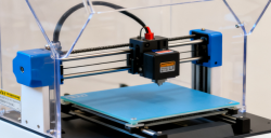 沖床夾手賠 50 萬？ISO12100 拆 3 大核心！機械安全別拿運氣賭